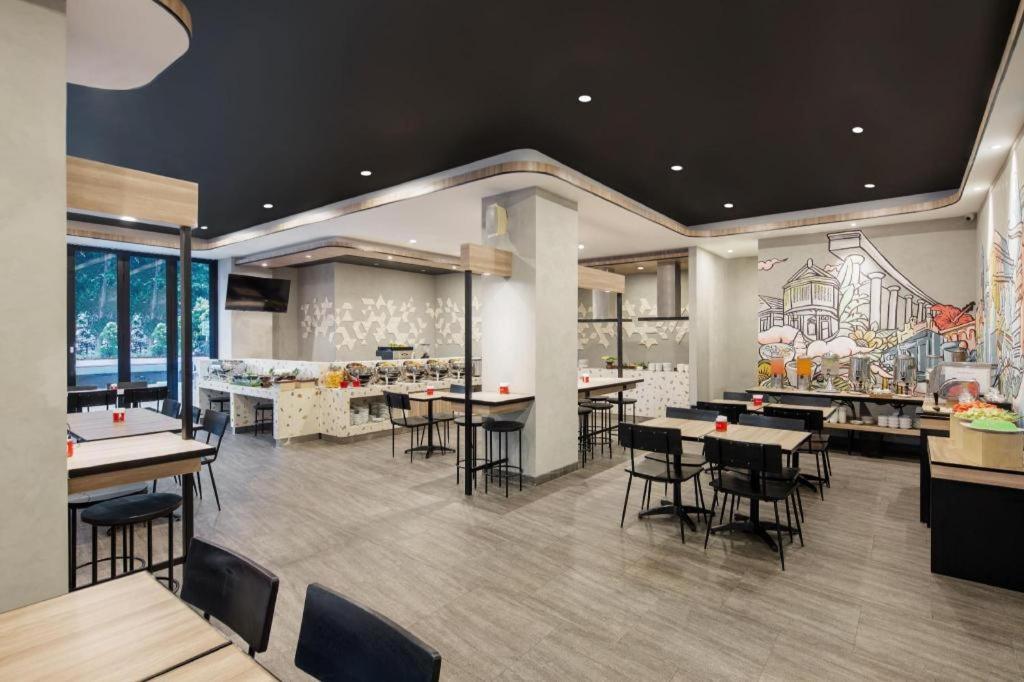 Amaris Hotel Pakuan Bogor Kültér fotó