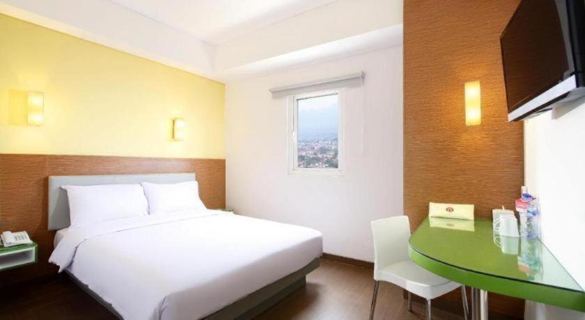 Amaris Hotel Pakuan Bogor Kültér fotó