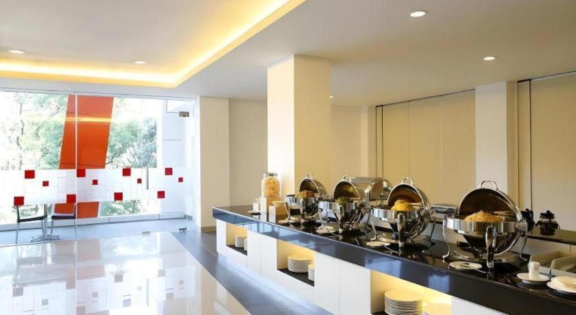 Amaris Hotel Pakuan Bogor Kültér fotó